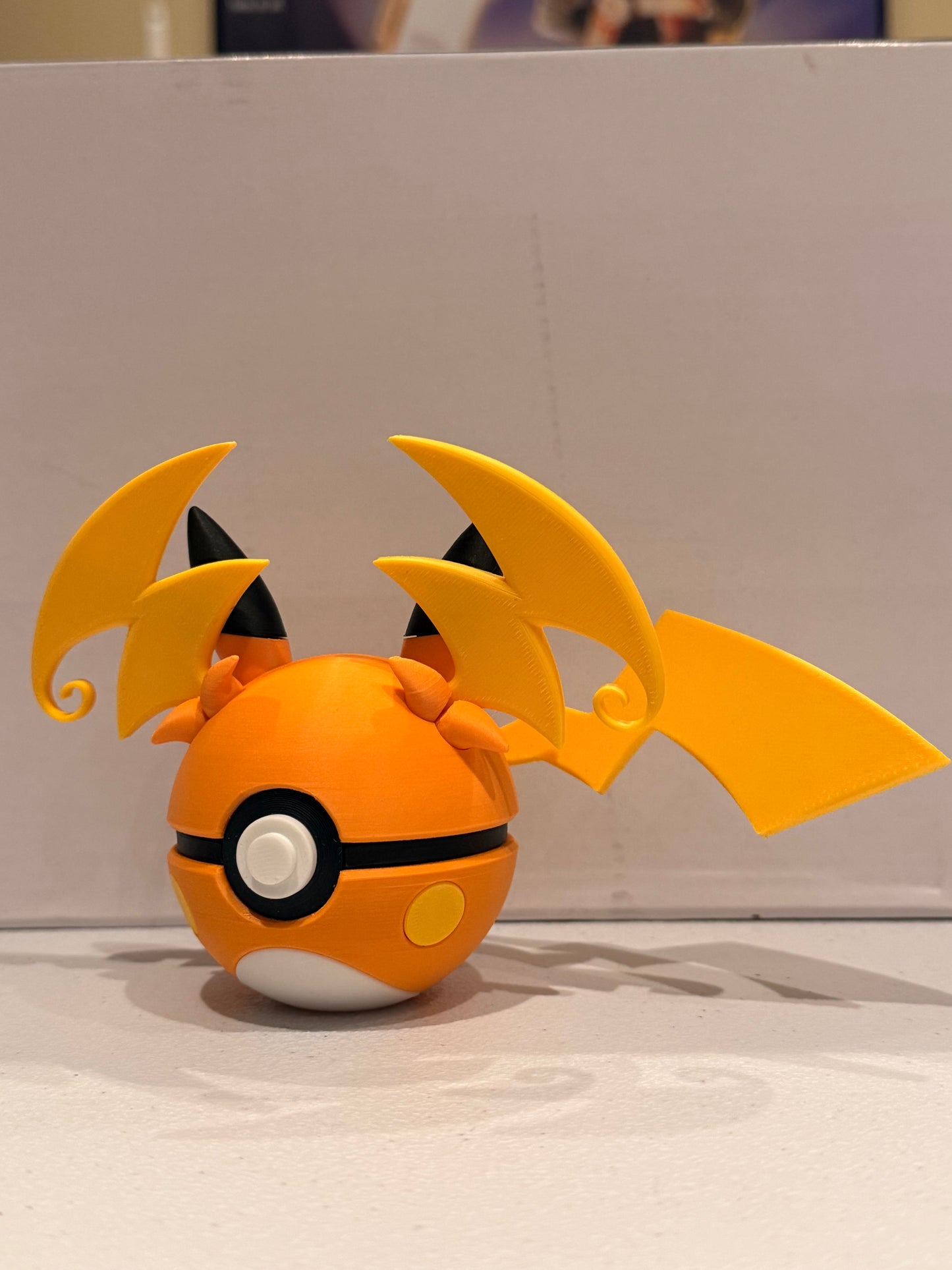 Mega Raichu Y Pokéball